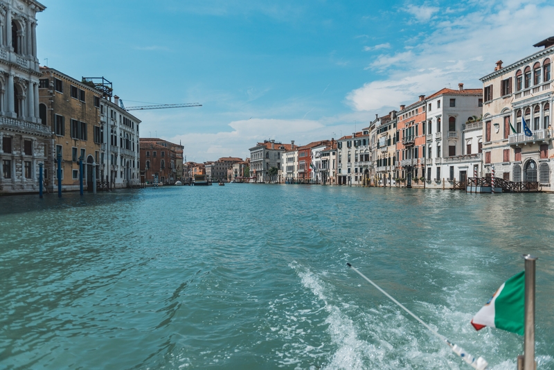 Taxi Ride on the Canal 6