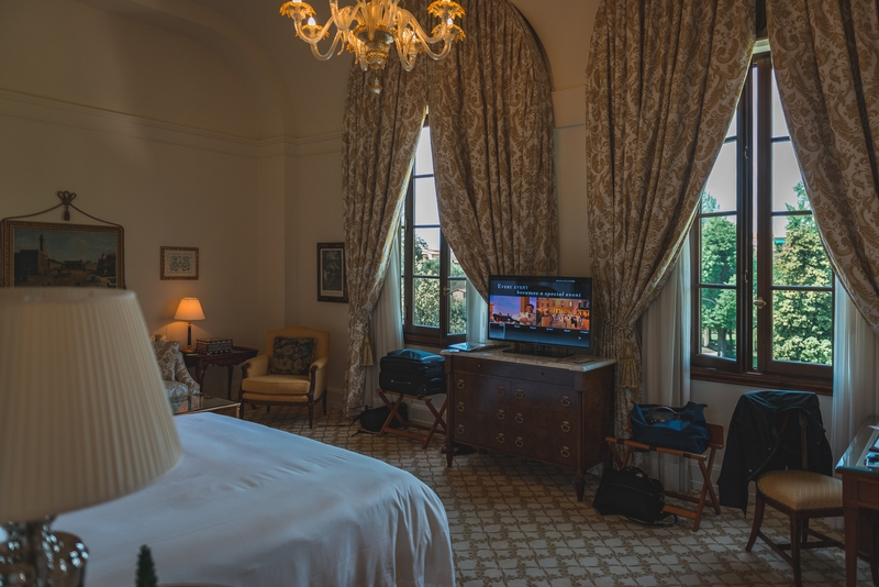 The Bedroom at the Four Seasons Firenze 3