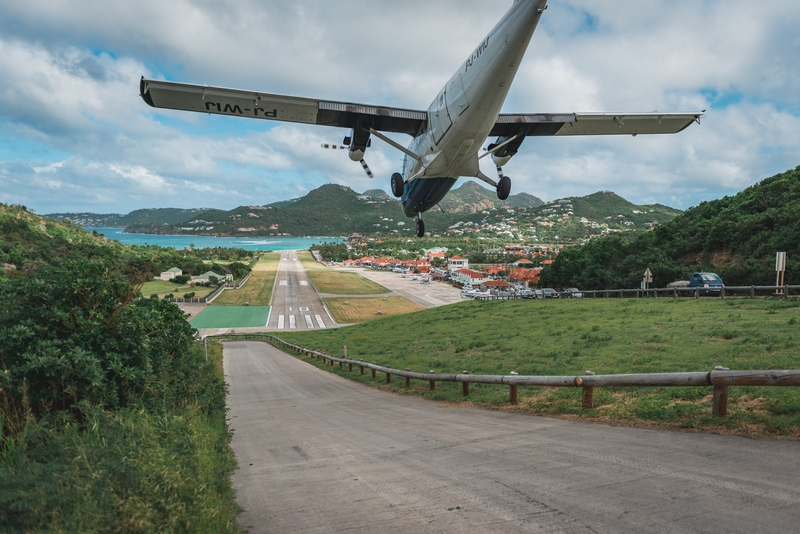 A Close Landing at the Gustaf III Airport 3