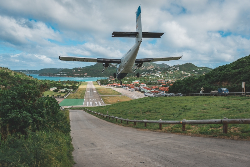 A Close Landing at the Gustaf III Airport 4