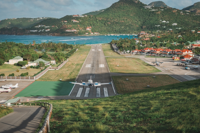 A Close Landing at the Gustaf III Airport 6