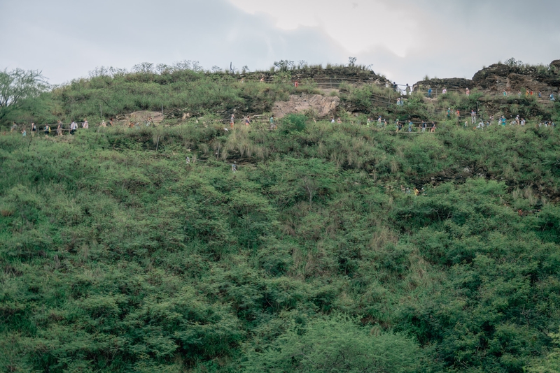 The Caravan Inches up Diamond Head