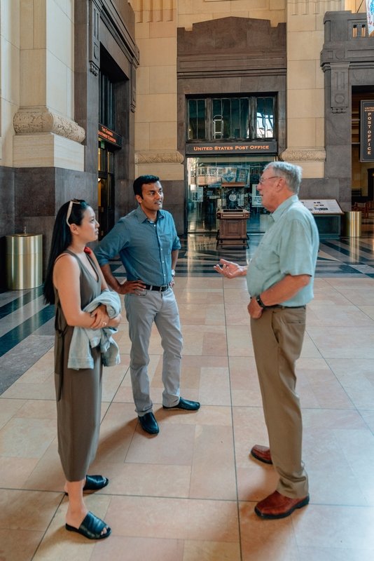 Warren Drops Knowledge at Union Station