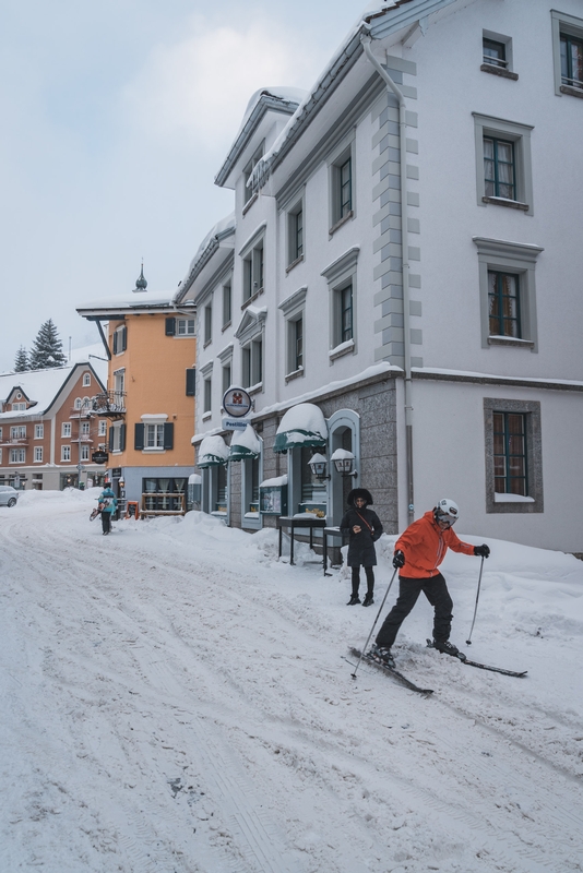 Commuting by Skis