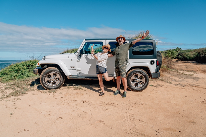 Jessica and Kris Sing Across Lanai