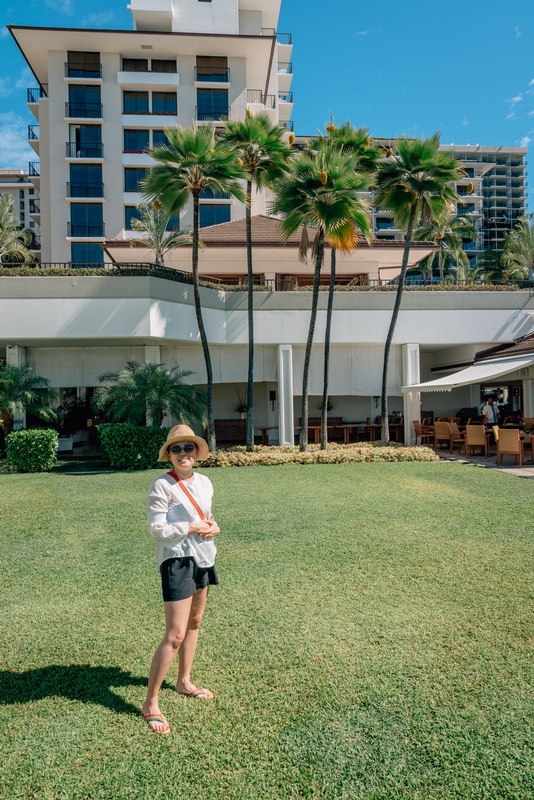 Jessica on the Lawn at the Halekulani