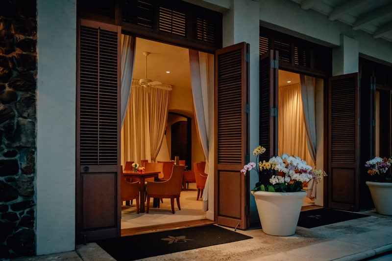 The Halekulani Veranda at Sunset