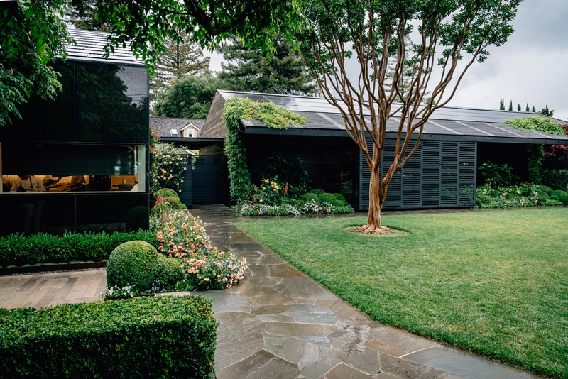 Modern Black Residential Architecture and Landscaping