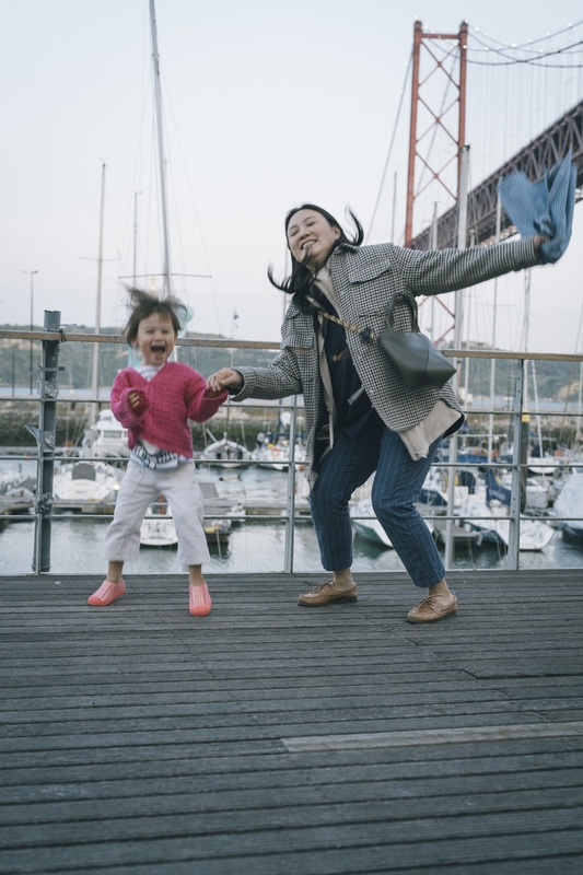 Lulu and Jessica at Lisbon's Marina