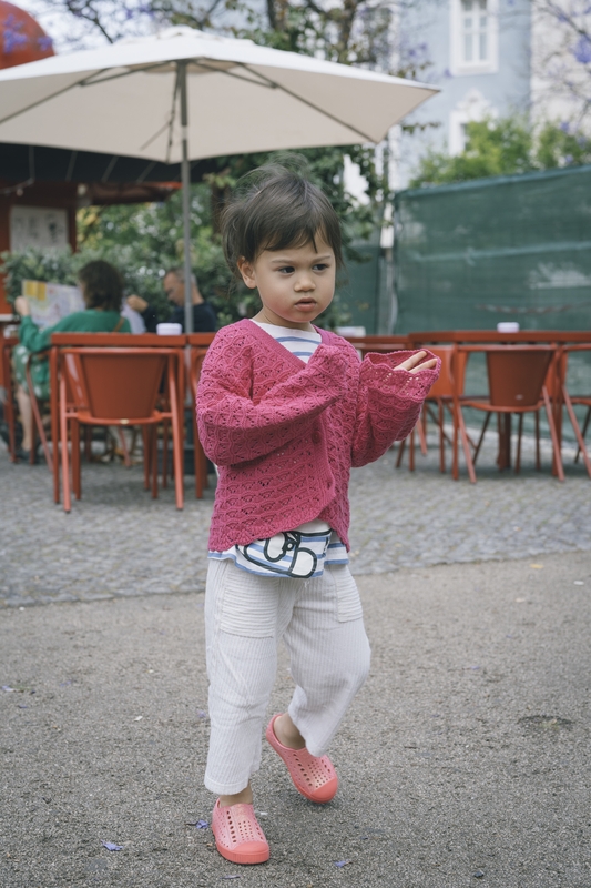 Lulu in the Courtyard, Lisbon